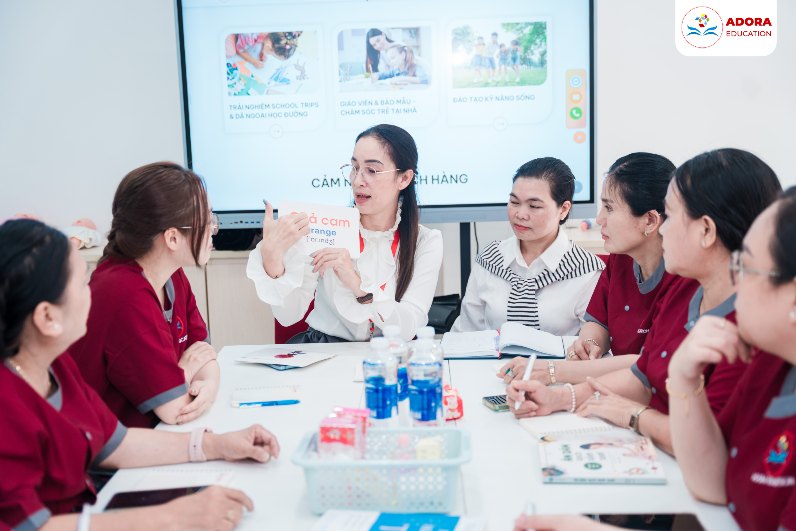 bé chới xếp hình rèn luyện tập trung 