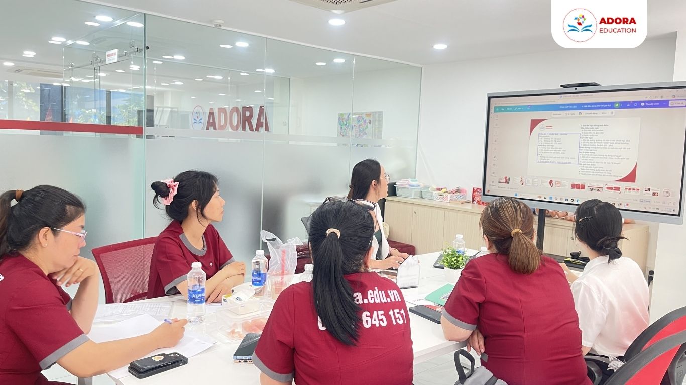 adora đồng hành cùng trẻ nhỏ