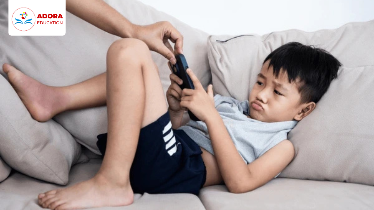 bé mệt mỗi do xem màn hình lâu