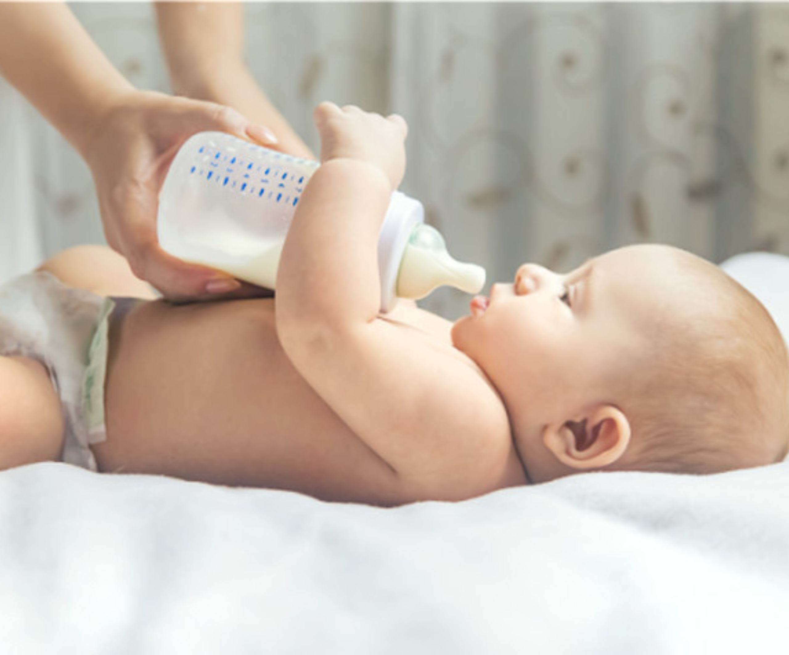 6 sai lầm dễ khiến trẻ bú bình nuốt nhiều hơi hơn