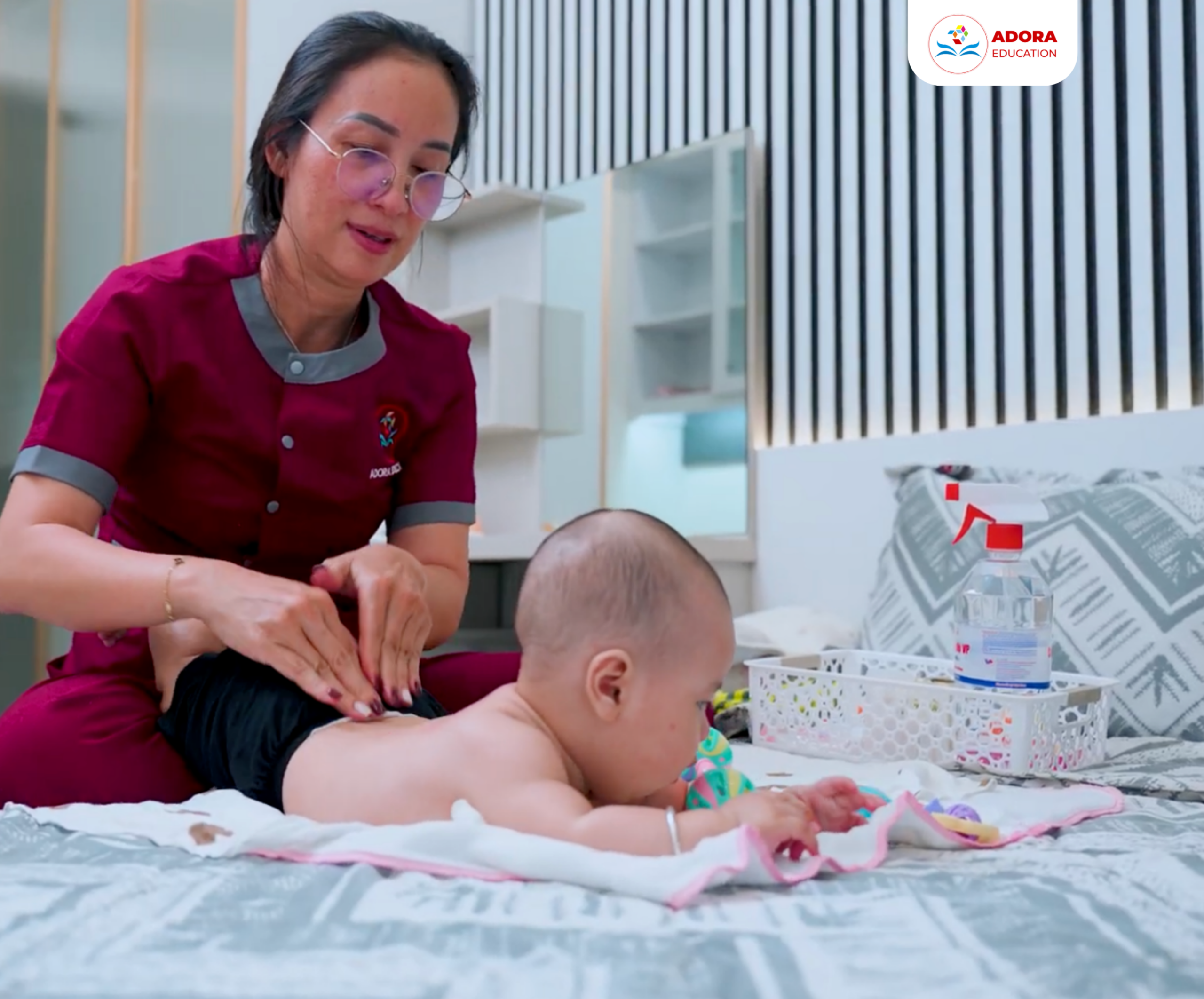 cách chăm sóc trẻ sơ sinh bong da tại nhà