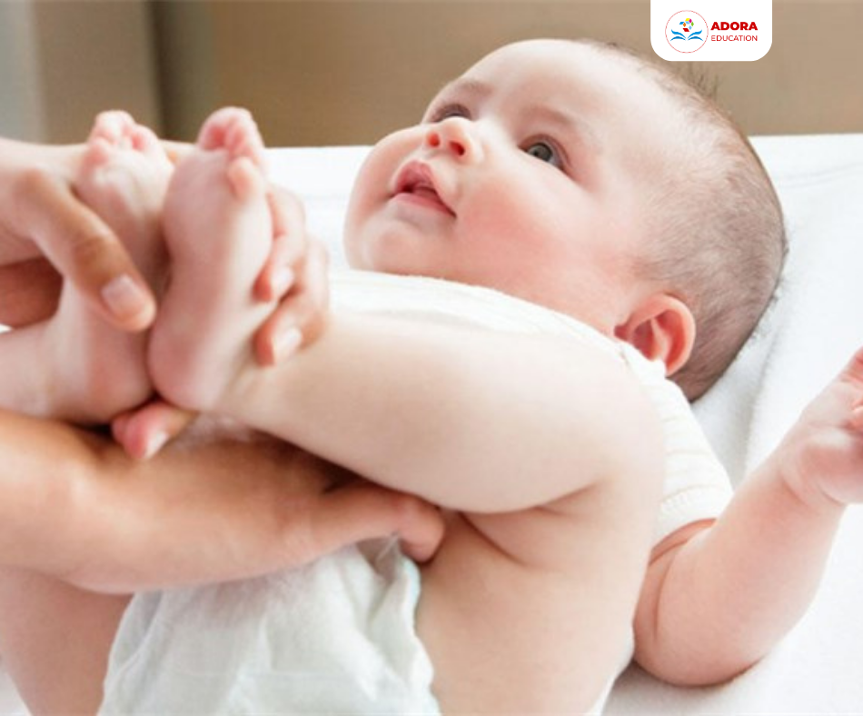 trẻ sơ sinh đi ngoài là bình thường
