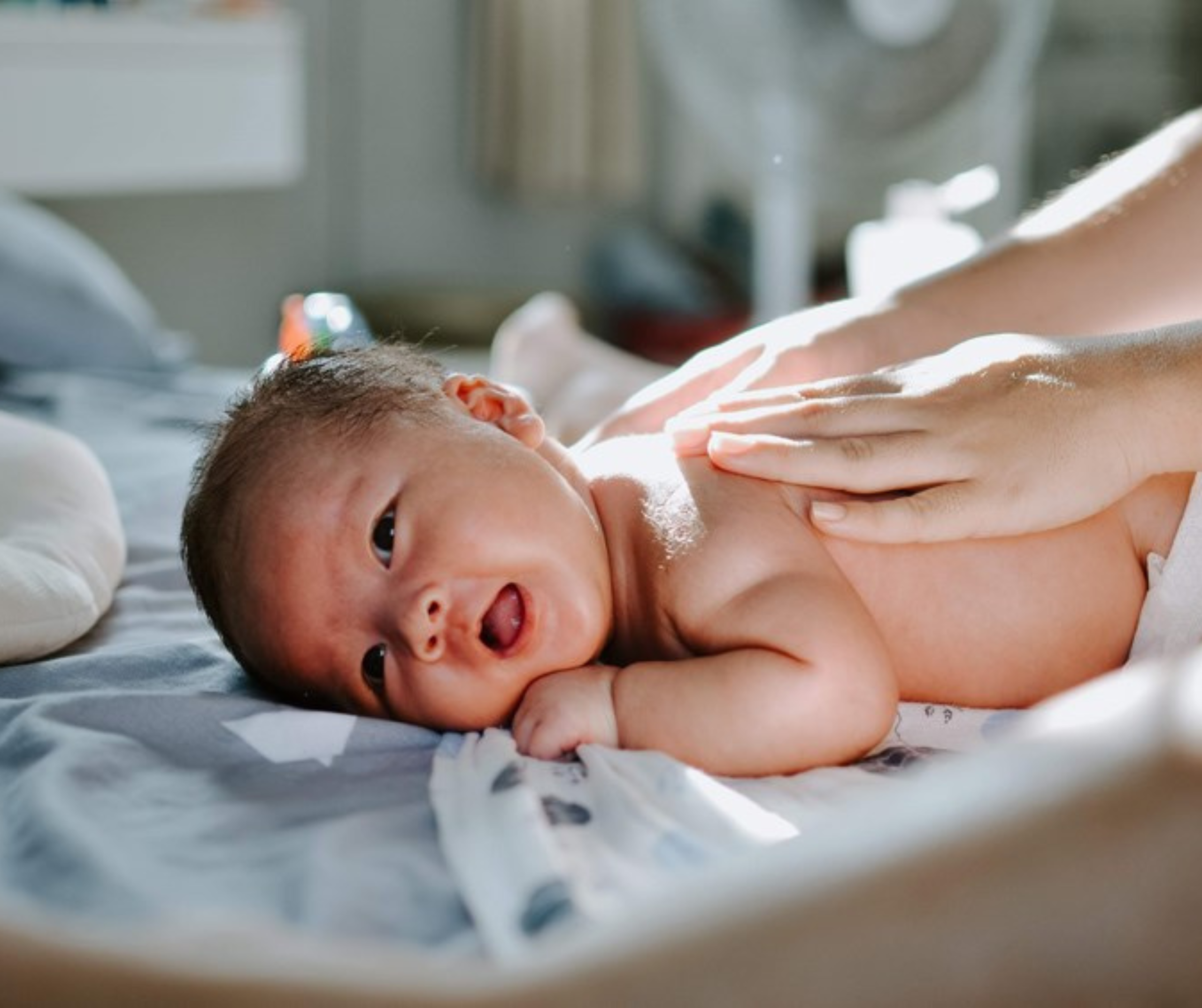 tummy time cho trẻ sơ sinh là gì