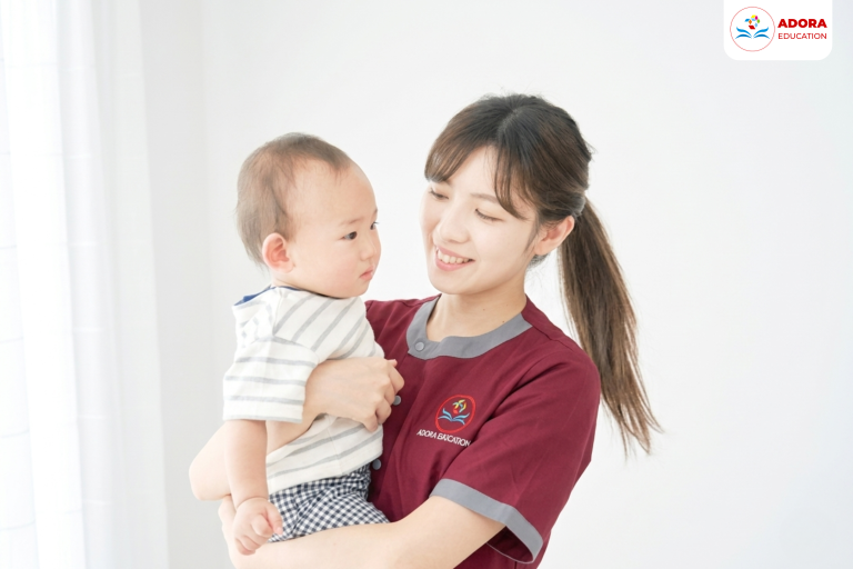 bé học tại nhà với giáo viên cá nhân