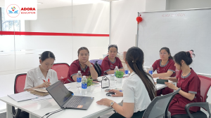 bảo mẫu chuyện nghiệp chăm sóc trẻ