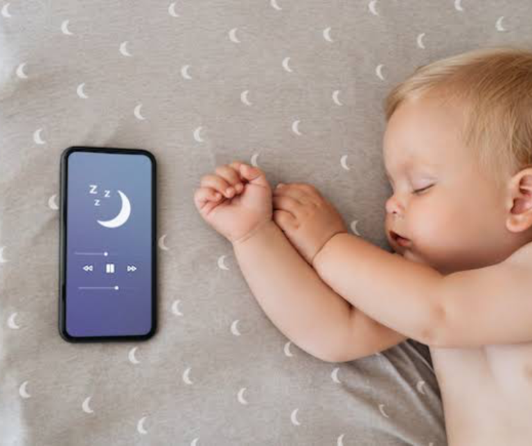 trẻ sơ sinh ngủ ngon với White noise