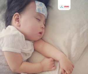 trẻ sốt siêu vi kiêng gì